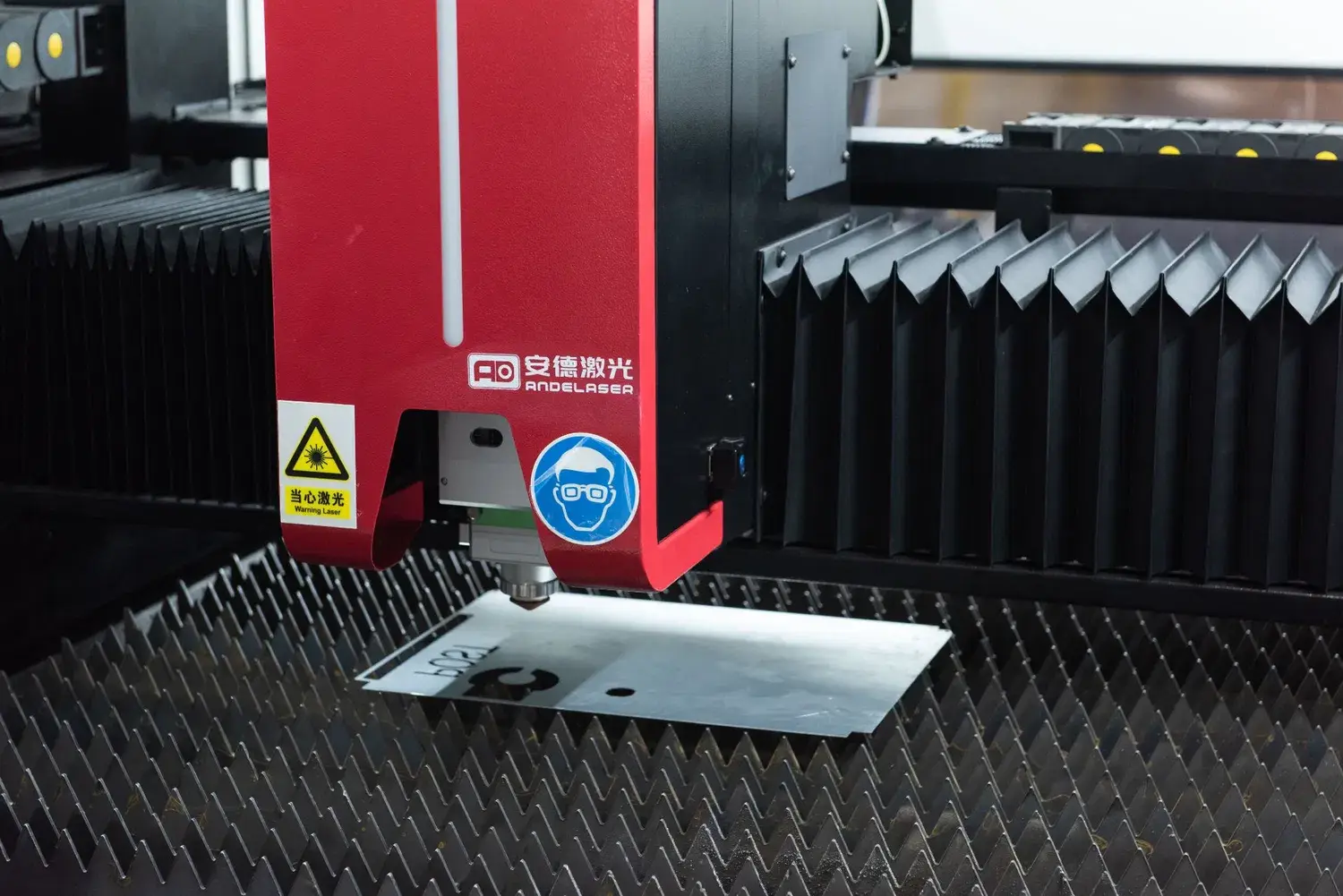 Đặc sản hội chợ Canton chất lượng Châu Âu với máy móc laser sợi kỹ thuật cao