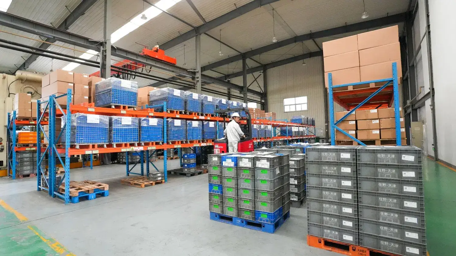Chuyên gia gia công sâu khuôn dập kim loại cho bộ phận ô tô tại nhà máy CNC
