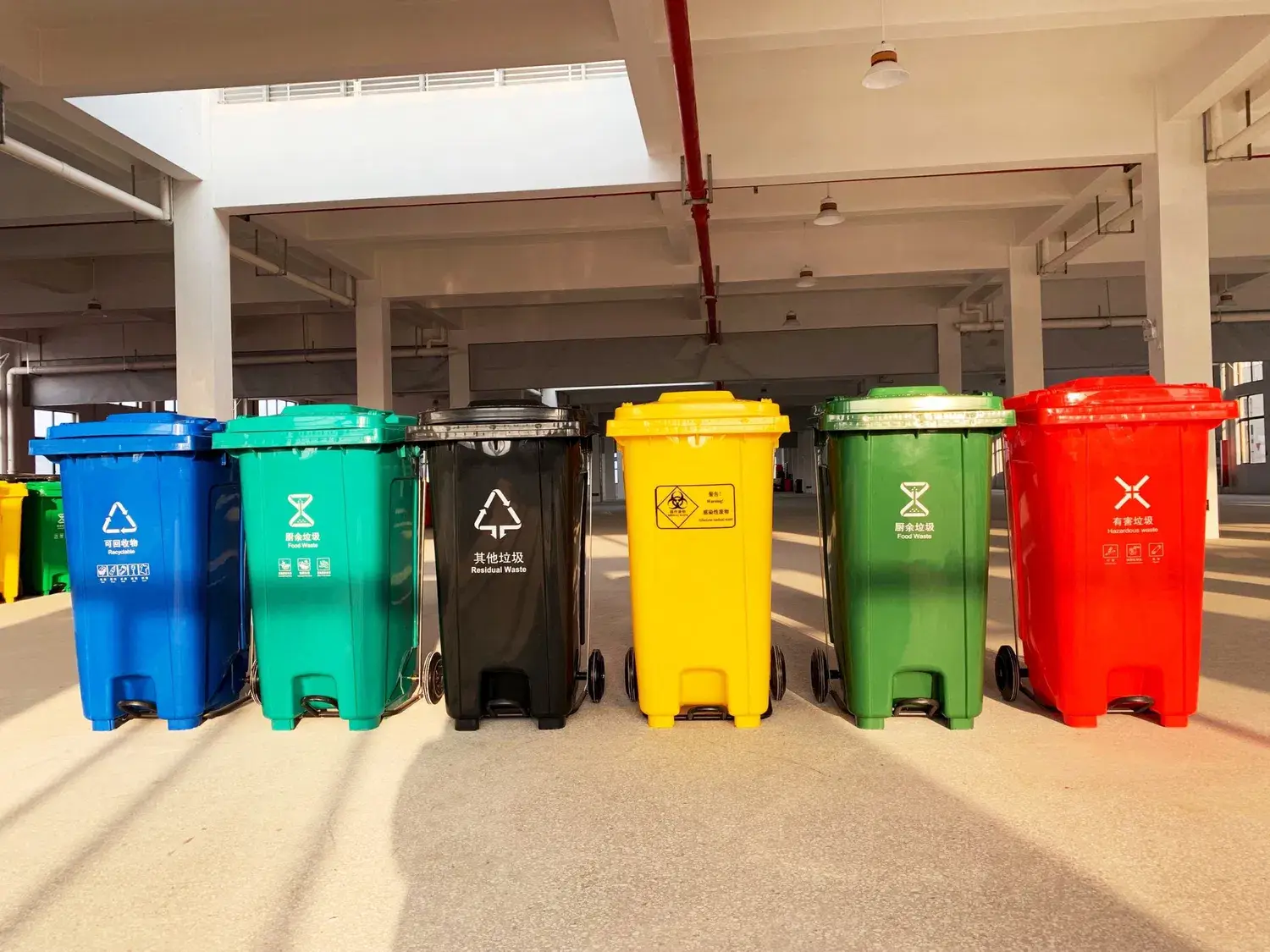 Thùng đựng rác 120 Series bằng nhựa có bàn đạp - Giải pháp lý tưởng cho việc tái chế rác