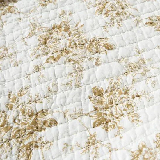 Thảm chăn và gối cao cấp, đệm siêu mềm mại, mang lại cảm giác thoải mái và sang trọng