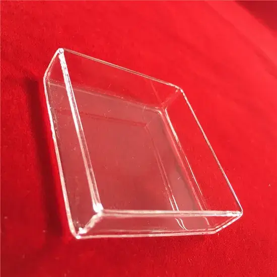 Nhà máy đĩa Petri chất lượng cao, được sản xuất từ thủy tinh silica tinh khiết, có hình dạng vuông phù hợp cho phòng thí nghiệm