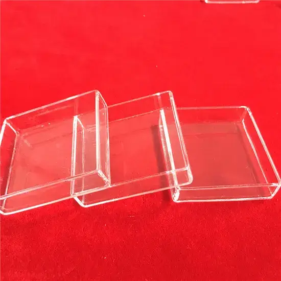 Nhà máy đĩa Petri chất lượng cao, được sản xuất từ thủy tinh silica tinh khiết, có hình dạng vuông phù hợp cho phòng thí nghiệm