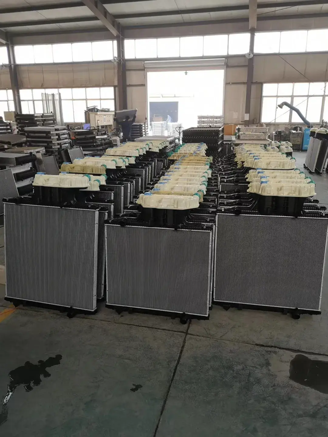 Bình chứa nước làm mát nhôm với giá sỉ hấp dẫn và dung tích lớn