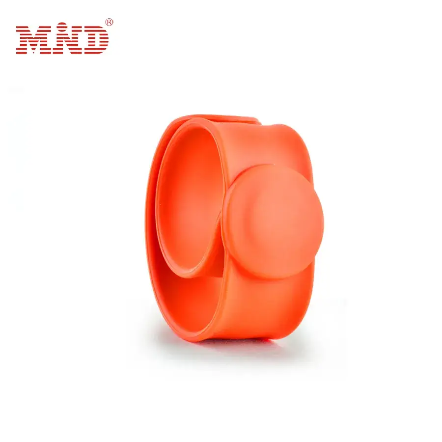 Bán buôn băng tay silicone và kim loại tùy chỉnh kích thước và màu sắc cho sự kiện lễ hội