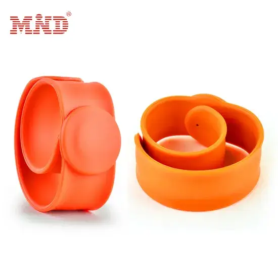 Bán buôn băng tay silicone và kim loại tùy chỉnh kích thước và màu sắc cho sự kiện lễ hội