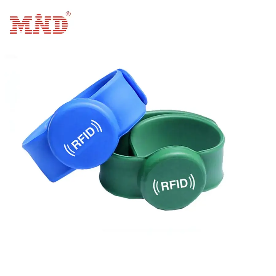 Bán buôn băng tay silicone và kim loại tùy chỉnh kích thước và màu sắc cho sự kiện lễ hội