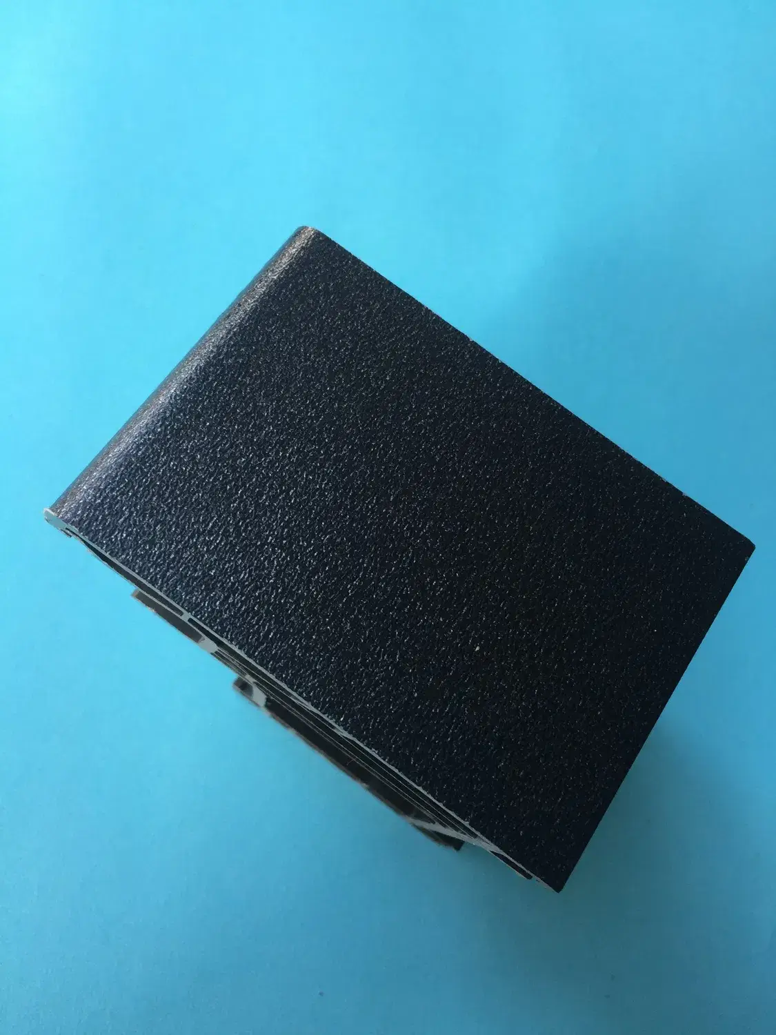 Ván nhựa UPVC có lớp laminate tối cho cửa sổ mở - Sự lựa chọn hoàn hảo cho không gian đẹp và chất lượng