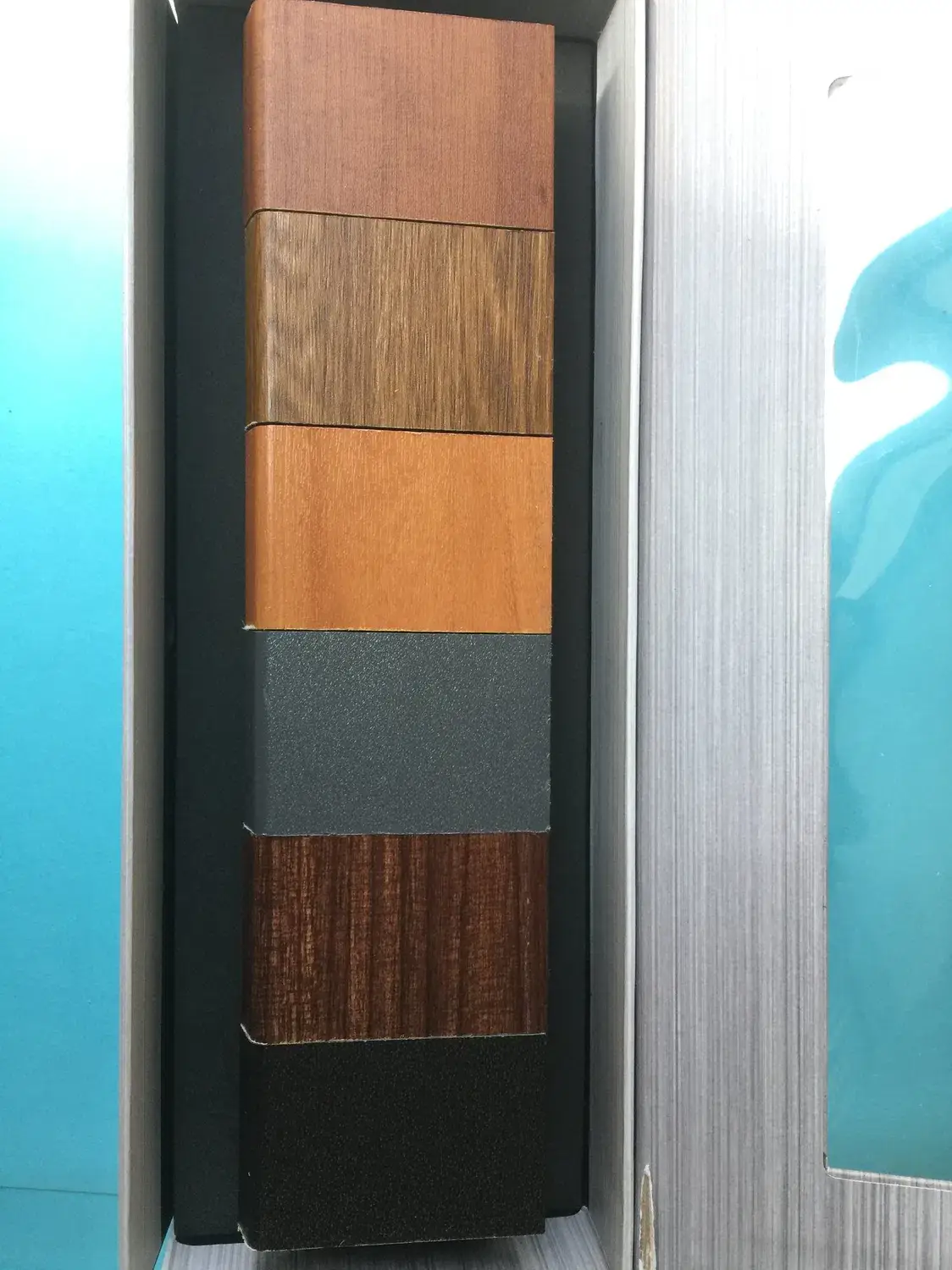 Ván nhựa UPVC có lớp laminate tối cho cửa sổ mở - Sự lựa chọn hoàn hảo cho không gian đẹp và chất lượng