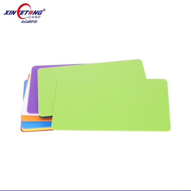 Thẻ PVC thông minh NFC có màu sắc đa dạng và viền trắng không gianh限