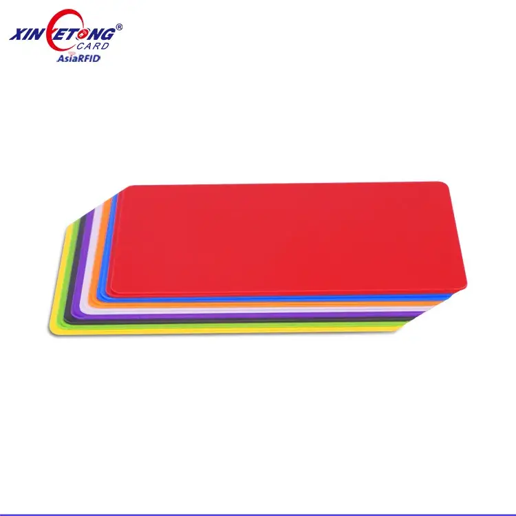 Thẻ PVC thông minh NFC có màu sắc đa dạng và viền trắng không gianh限
