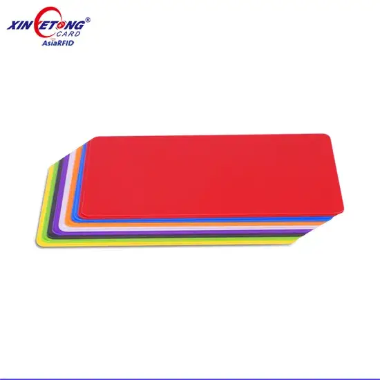 Thẻ PVC thông minh NFC có màu sắc đa dạng và viền trắng không gianh限
