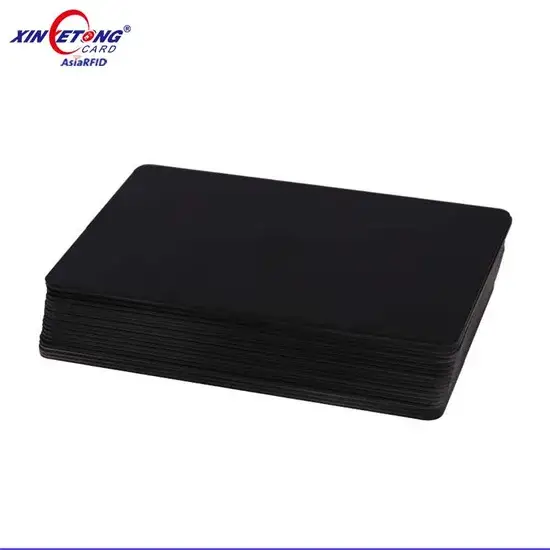 Thẻ PVC thông minh NFC có màu sắc đa dạng và viền trắng không gianh限