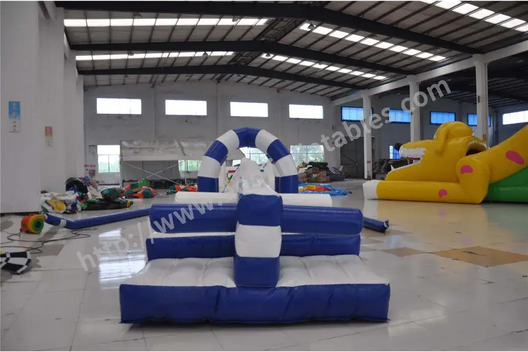 Công viên nước lớn với trải nghiệm trò chơi Wipeout bơm hơi chất lượng cao hình ảnh 12-description