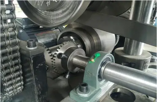 Máy làm cốc giấy turbotốc độ vừa phải, sản xuất cao suất cho đồ uống