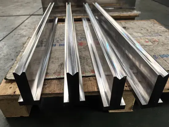 Giải pháp máy uốn tấm: Khuôn nhiều V chính xác - Nâng cao hiệu suất sản xuất