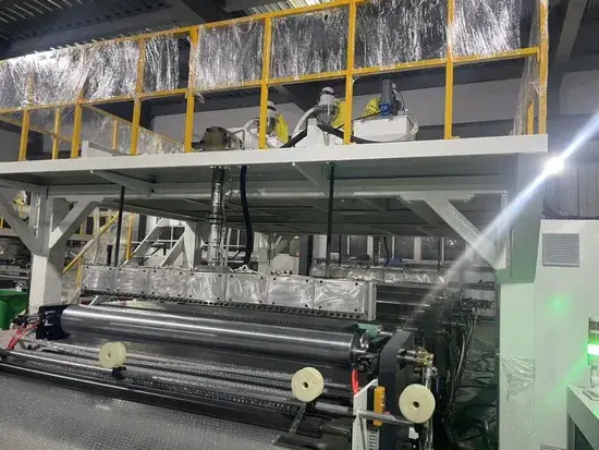 Thiết bị sản xuất màng bọt khí 2500mm từ nhựa LLDPE ba trục, đảm bảo chất lượng cao