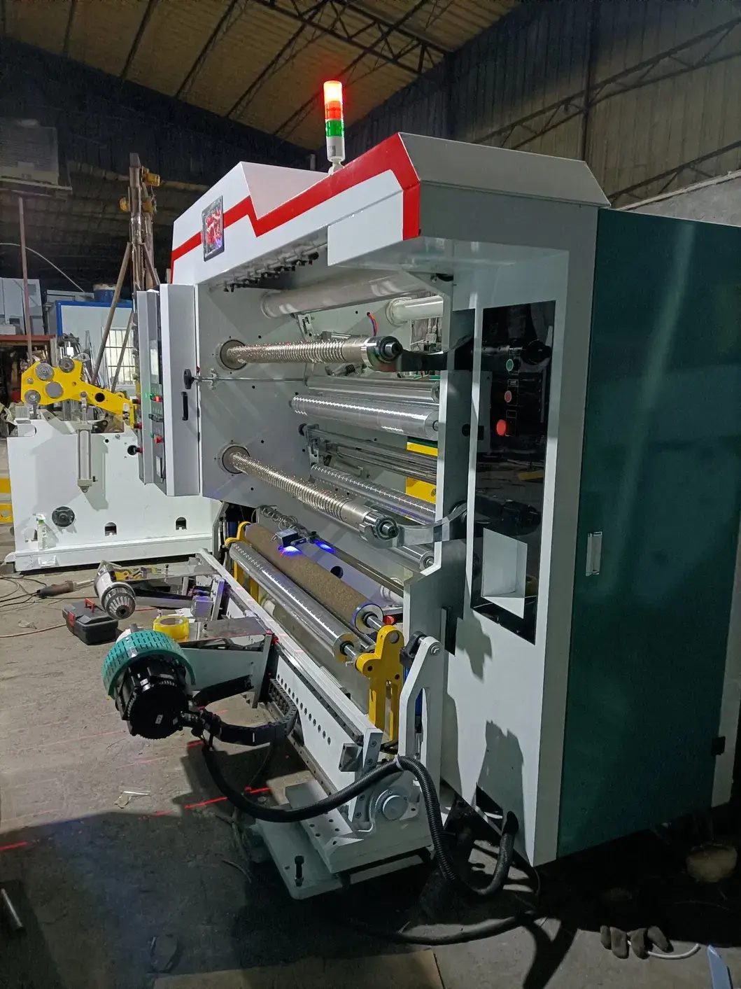 Máy cắt cuộn tự động vải không dệt, phim nhựa PE, BOPP, Pet, PVC và nhôm với tốc độ cao hình ảnh 15-description
