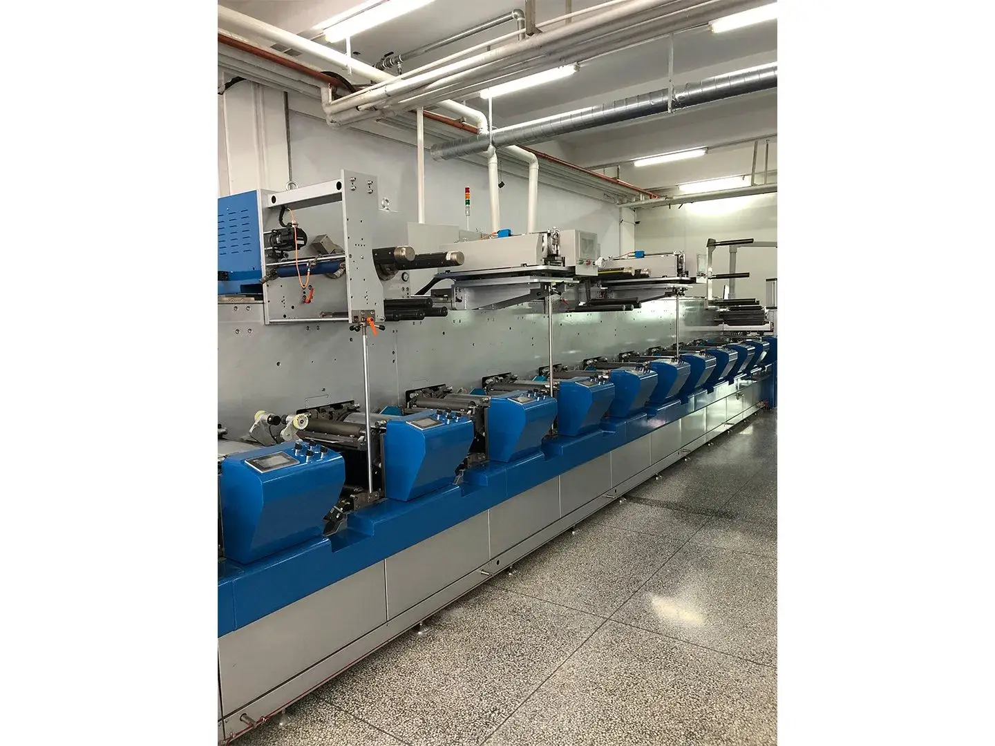 Thiết bị đóng gói linh hoạt đa năng với vật liệu chất lượng cao và tốc độ vượt trội