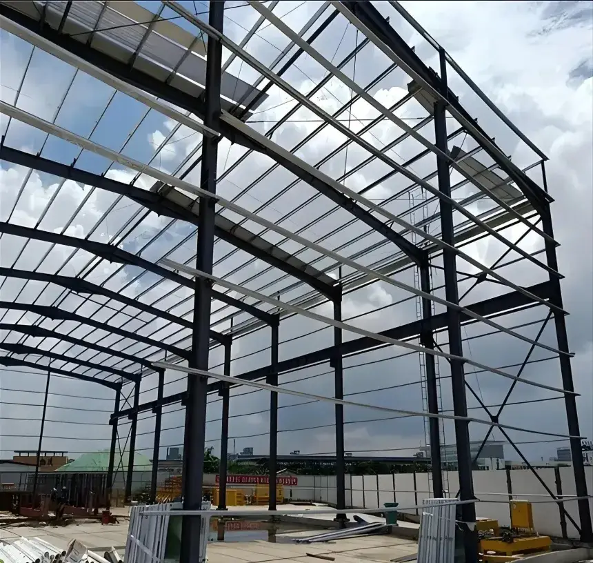 Khung thép cường độ cao với dầm tường trên và lựa chọn màu sắc theo ý muốn