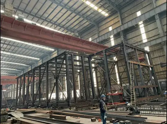 Khung thép cường độ cao với dầm tường trên và lựa chọn màu sắc theo ý muốn