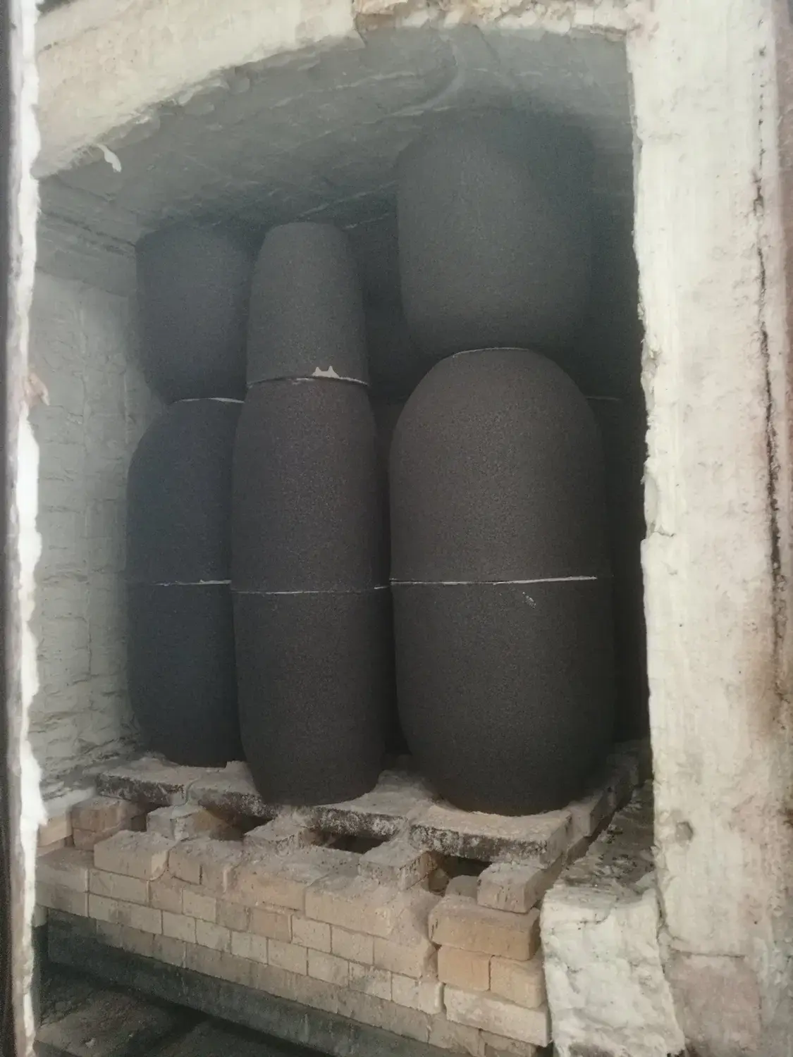 Silicon Carbide Khuôn Graphite Nấu Chảy với Nhiệt Độ Cao - Dung Tích 250kg và 350kg