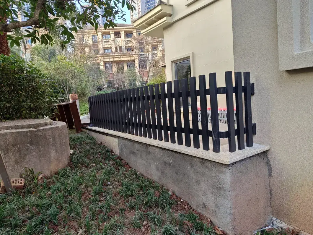 Rào Bảo Vệ Sắt Cầu Thang và Nhôm, Lắp Đặt Hàng Rào Nóng Kim Loại Cho Vườn hình ảnh 16-description