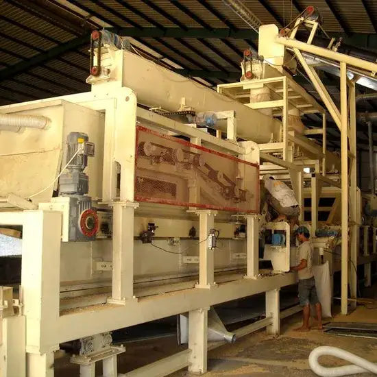 Dây chuyền sản xuất ván ép sử dụng công nghệ thủy lực, máy ép nóng tự động