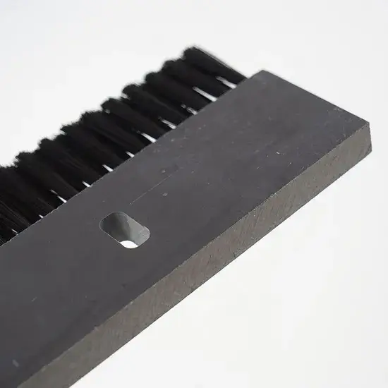Bảng nhựa PVC làm theo yêu cầu cho ngành công nghiệp, đi kèm chổi nylon và chổi lath