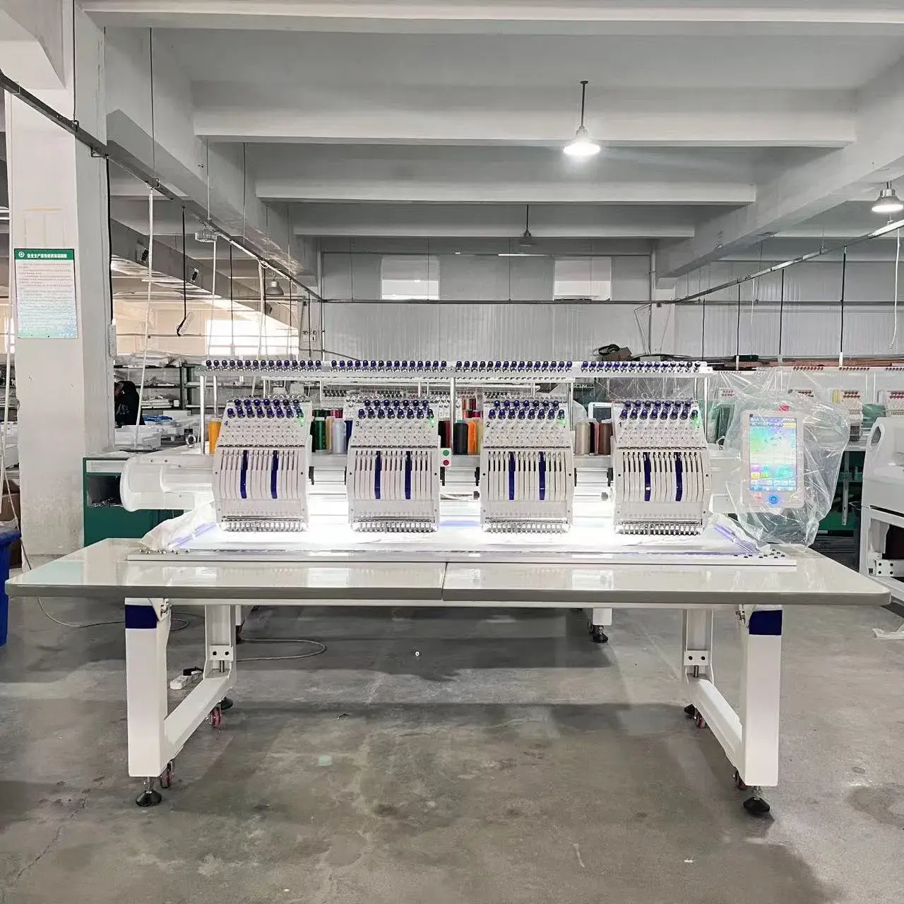 Máy thêu công nghiệp Trung Quốc ứng dụng công nghệ hiện đại, hỗ trợ thêu đa logo và kết nối máy tính