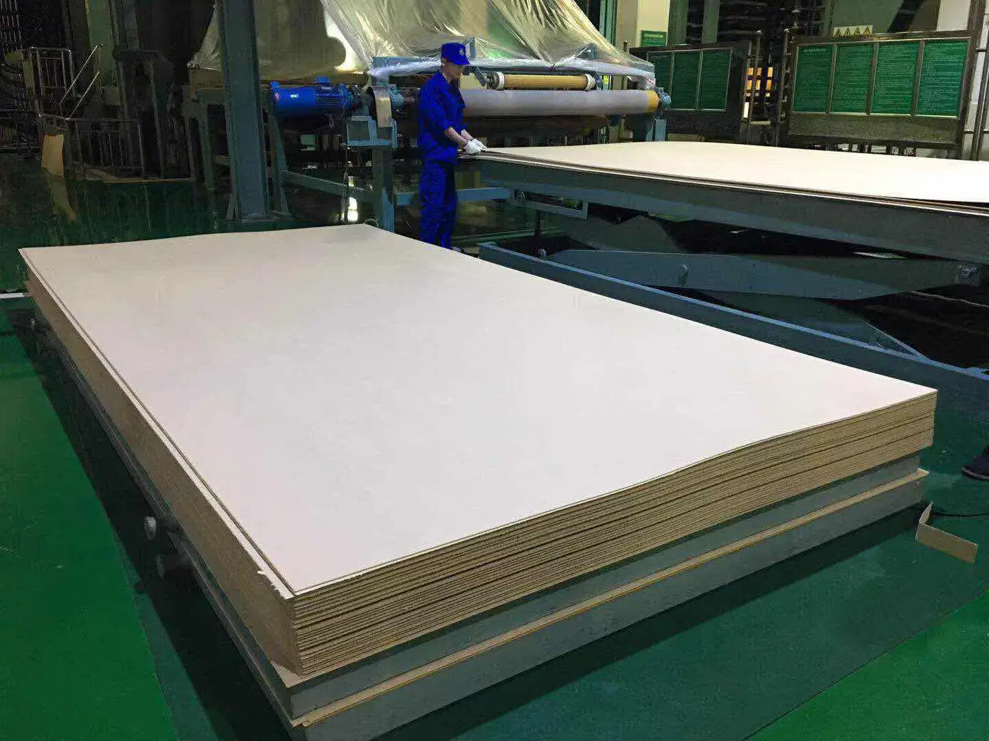 Chuyên sản xuất bìa giấy cách nhiệt và bìa giấy nén chất lượng
