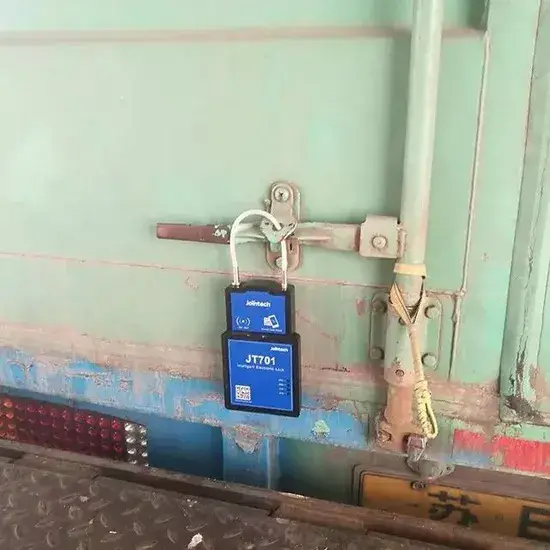 Giải pháp theo dõi GPS và niêm phong an toàn cho container và xe tải