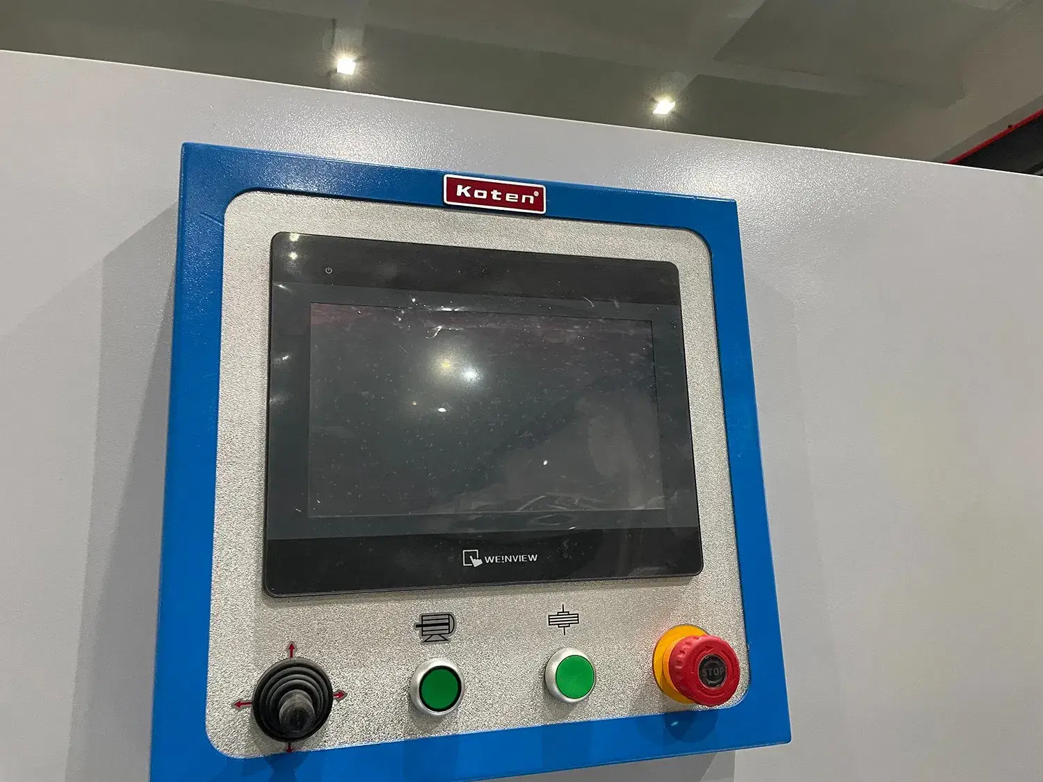 Máy tách nhãn tự động cho đóng gói hộp và cốc giấy