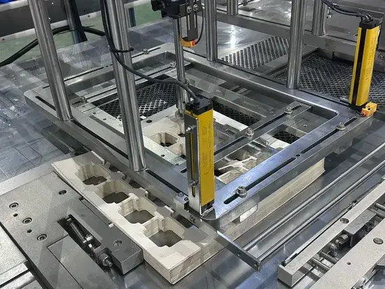 Máy tách nhãn tự động cho đóng gói hộp và cốc giấy