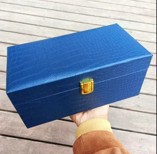 Hộp quà đóng gói nước hoa gỗ được làm từ chất liệu da PU cao cấp
