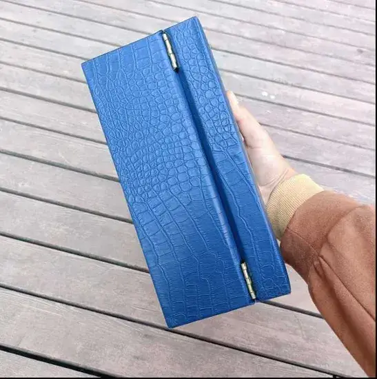 Hộp quà đóng gói nước hoa gỗ được làm từ chất liệu da PU cao cấp
