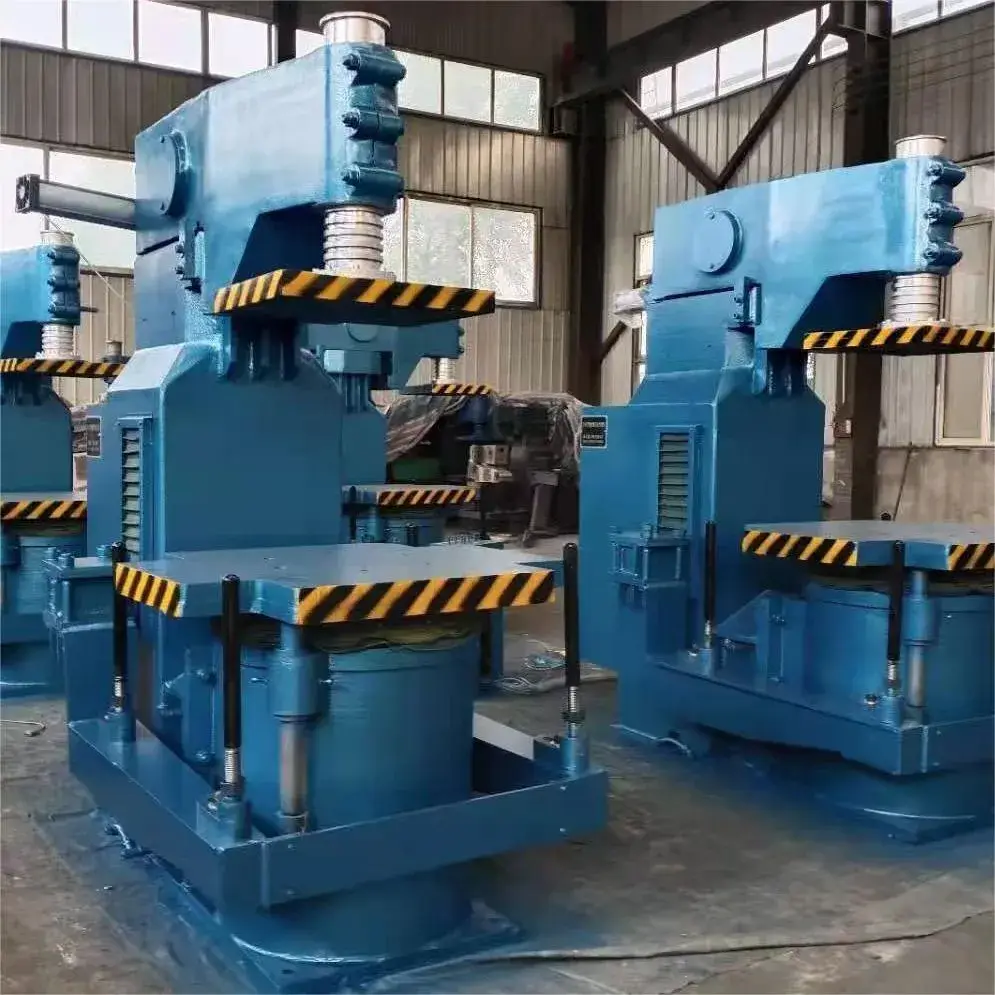 Máy đúc khuôn cát cho sản xuất nắp hố ga và kim loại