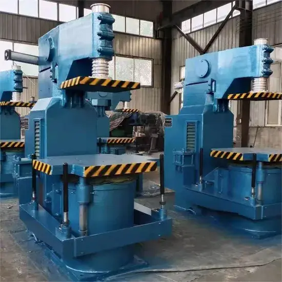 Máy đúc khuôn cát cho sản xuất nắp hố ga và kim loại