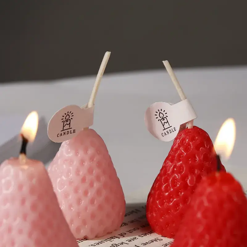 Được sản xuất trực tiếp - Nến thơm hình dâu tây với hương ngọt ngào