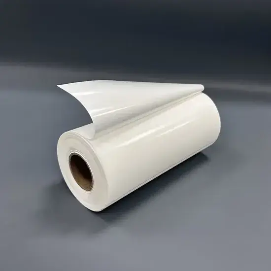 Cuộn nhãn dán phim PP tổng hợp màu trắng mờ, chống nước, phù hợp cho máy in phun, có tính năng tự dính