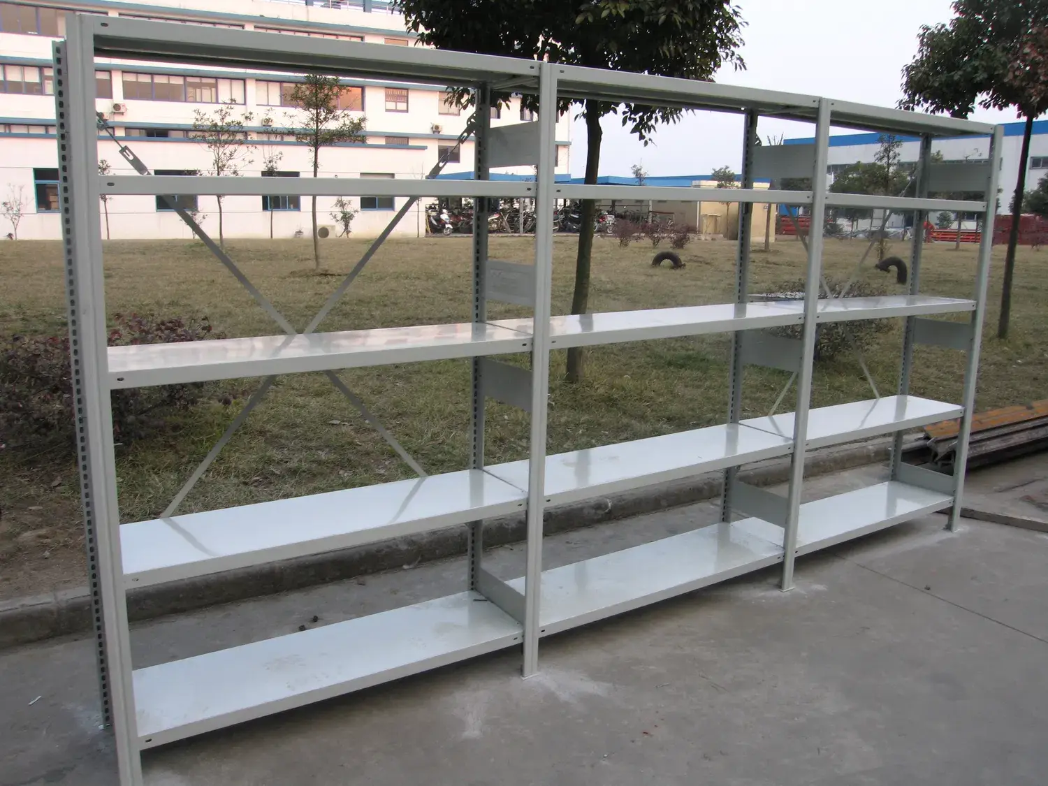 Đỡ T Post trung bình - Lựa chọn tối ưu cho việc tổ chức kho hàng
