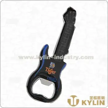 Mở nắp chai bia hình guitar từ kim loại: một cách độc đáo để thưởng thức đồ uống
