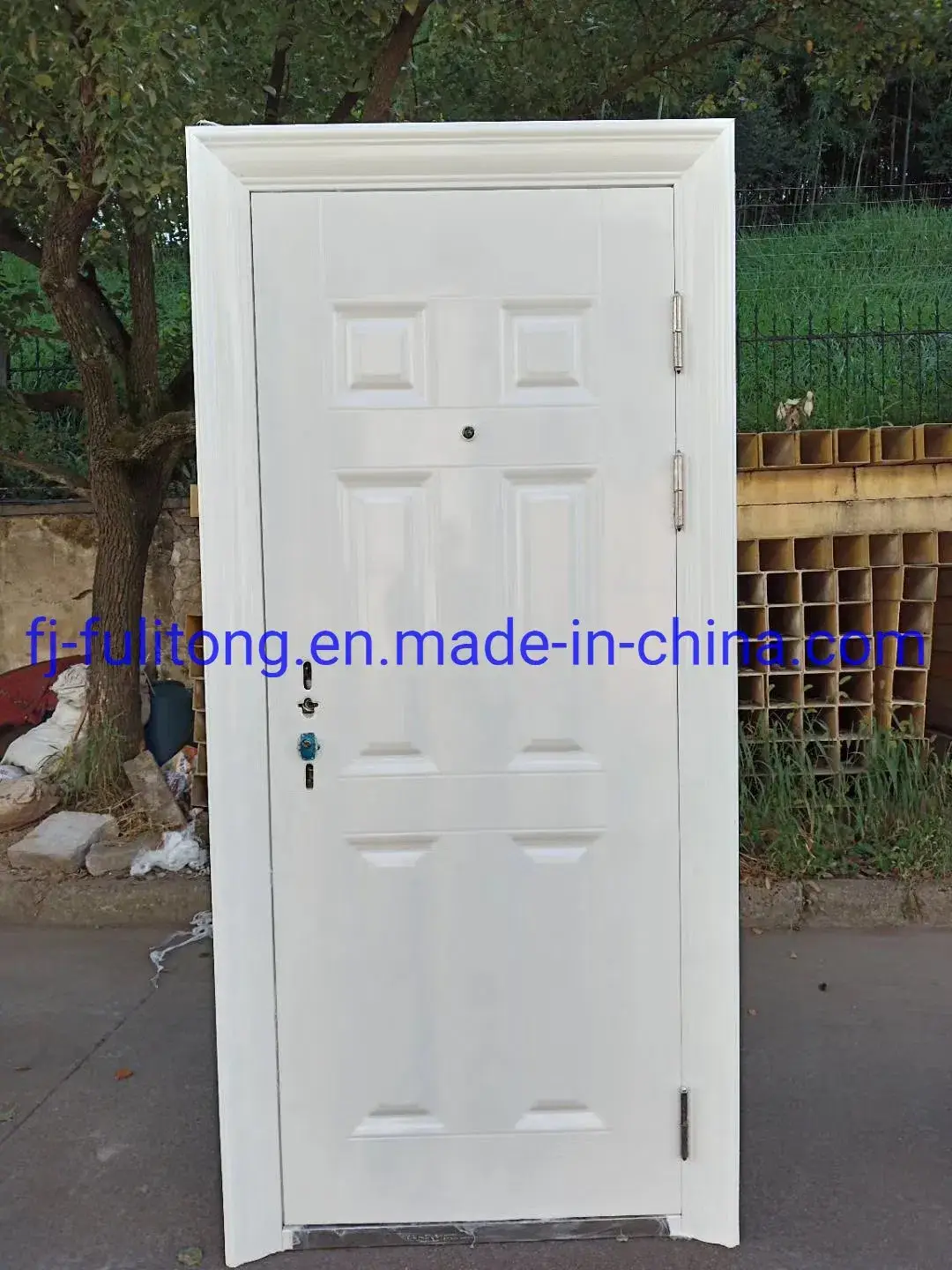 Cửa trượt bảo mật sử dụng kính kim loại cho sân thượng từ vật liệu thép và gỗ