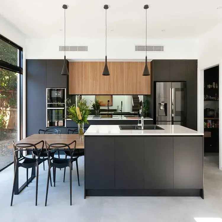 Tủ bếp MDF hiện đại với thiết kế nội thất cao cấp tùy chỉnh màu sắc