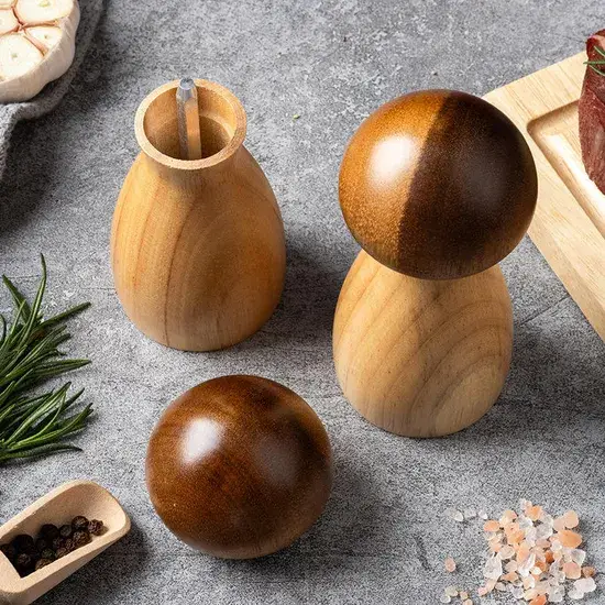 Máy xay tiêu hình nấm làm từ gỗ tự nhiên, phù hợp sử dụng trong bếp, dùng để xay muối và tiêu