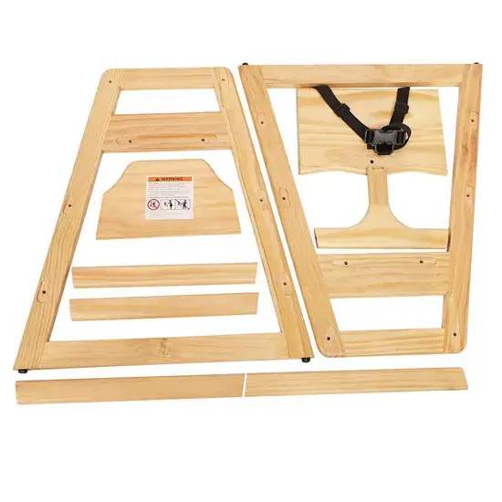 Ghế ăn cho trẻ em với thiết kế hiện đại và màu sắc tự nhiên từ chất liệu gỗ chắc chắn