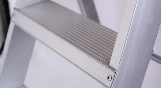 Thang nhôm gia đình 4 bước mới nhất đạt chứng nhận En131/GS