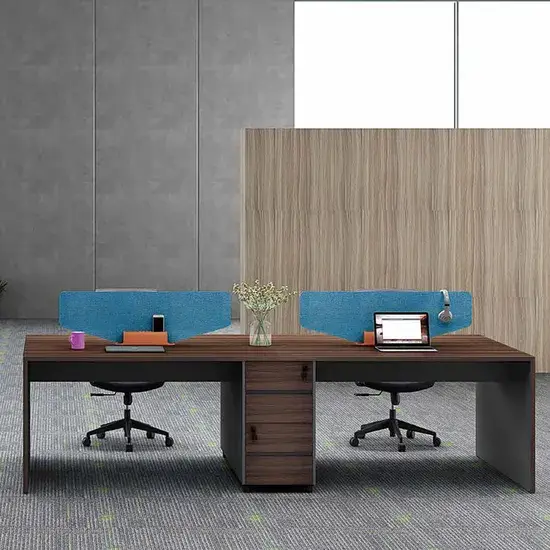 Bàn làm việc văn phòng mới nhất với thiết kế gỗ độc đáo dành cho nhân viên liên lạc điện thoại