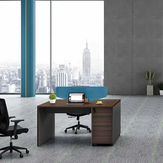 Bàn làm việc văn phòng mới nhất với thiết kế gỗ độc đáo dành cho nhân viên liên lạc điện thoại