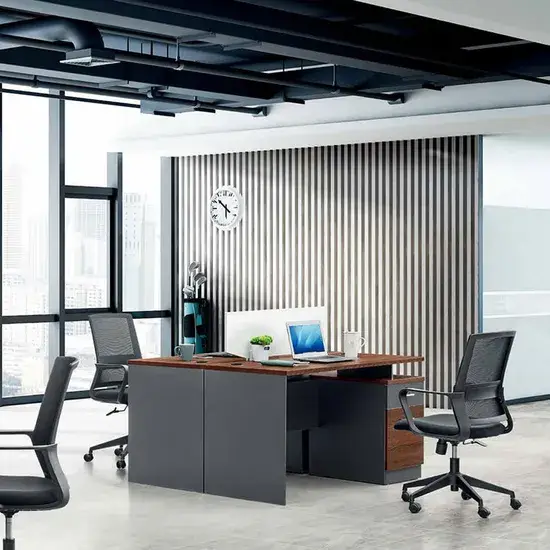 Bàn làm việc văn phòng mới nhất với thiết kế gỗ độc đáo dành cho nhân viên liên lạc điện thoại