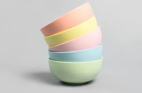 Bát đa dạng màu sắc phong cách Bắc Âu, thích hợp cho việc phục vụ súp và salad trong các dịp tiệc tùng